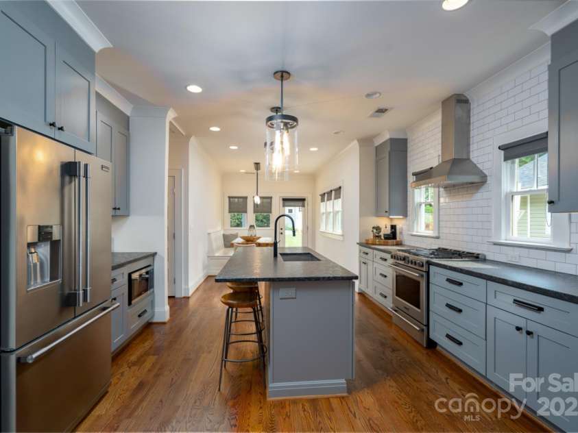 1008 Vanizer Street, Charlotte, NC 28208.  MLS# CAR4270465, YatesRealty ID 23081. 