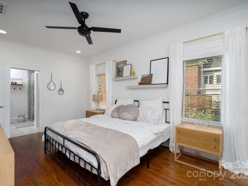1008 Vanizer Street, Charlotte, NC 28208.  MLS# CAR4270465, YatesRealty ID 23081. 