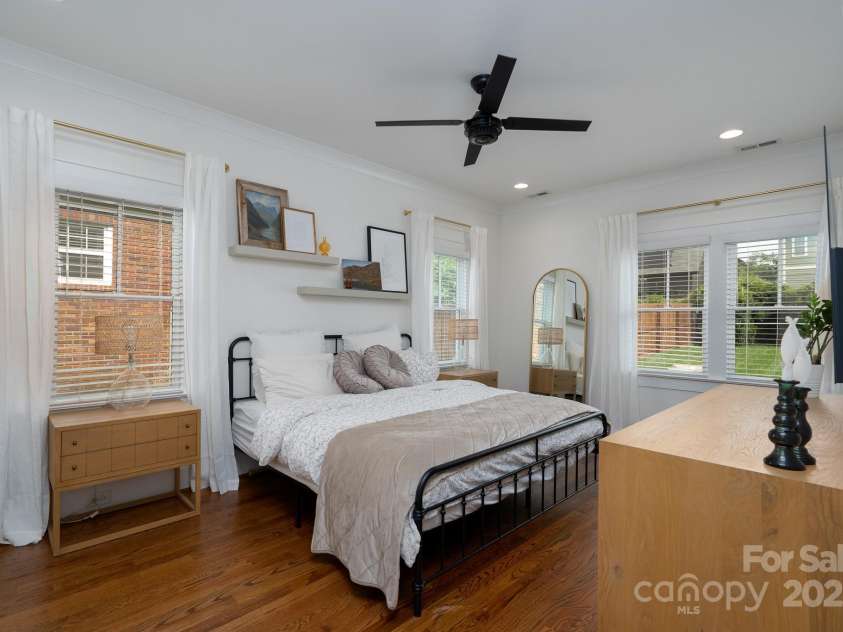 1008 Vanizer Street, Charlotte, NC 28208.  MLS# CAR4270465, YatesRealty ID 23081. 