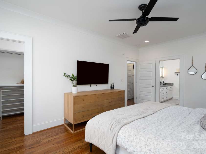 1008 Vanizer Street, Charlotte, NC 28208.  MLS# CAR4270465, YatesRealty ID 23081. 