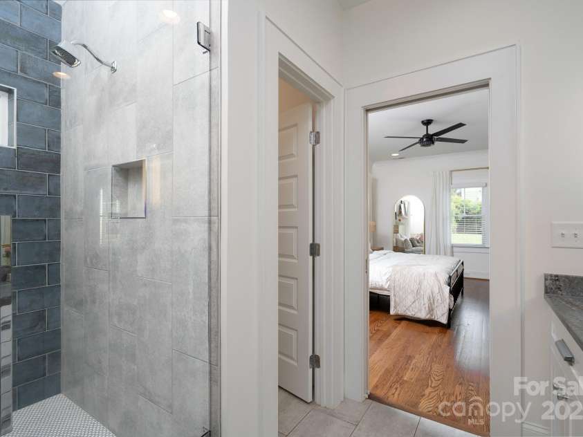 1008 Vanizer Street, Charlotte, NC 28208.  MLS# CAR4270465, YatesRealty ID 23081. 