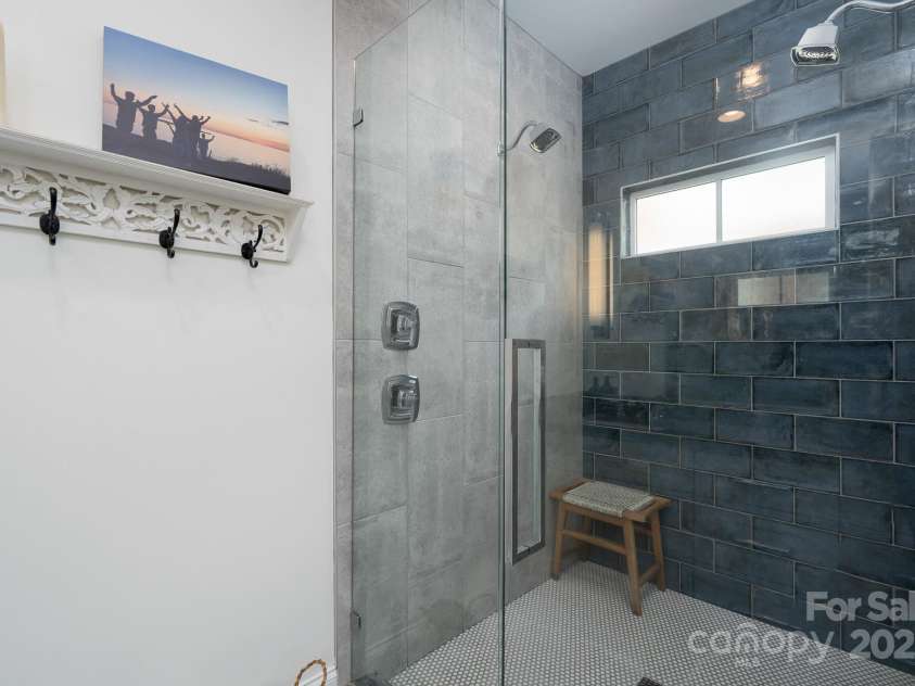 1008 Vanizer Street, Charlotte, NC 28208.  MLS# CAR4270465, YatesRealty ID 23081. 