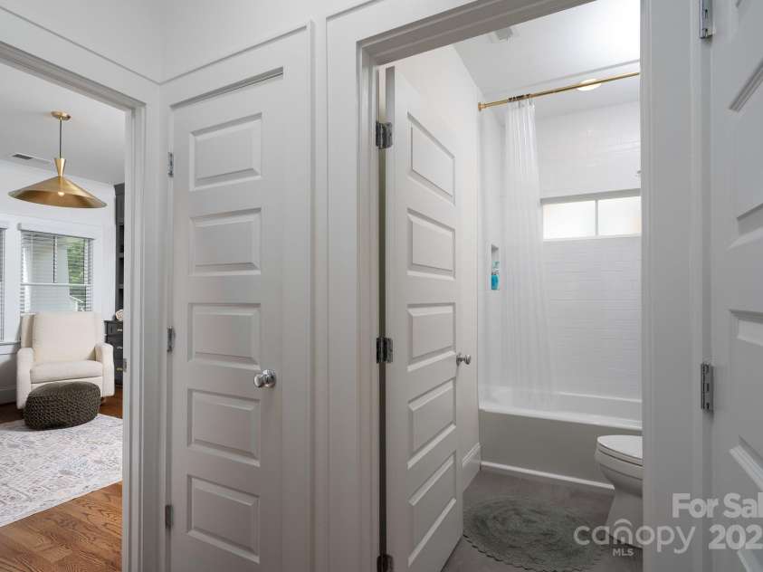 1008 Vanizer Street, Charlotte, NC 28208.  MLS# CAR4270465, YatesRealty ID 23081. 
