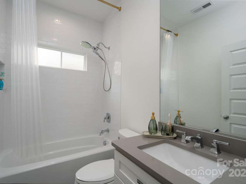 1008 Vanizer Street, Charlotte, NC 28208.  MLS# CAR4270465, YatesRealty ID 23081. 