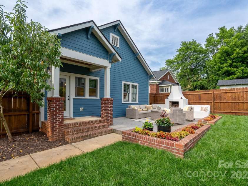 1008 Vanizer Street, Charlotte, NC 28208.  MLS# CAR4270465, YatesRealty ID 23081. 