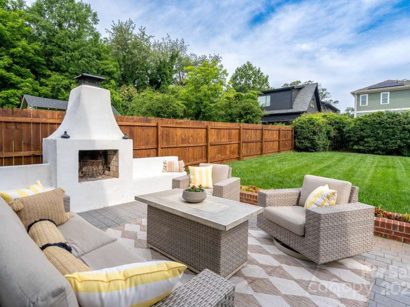 1008 Vanizer Street, Charlotte, NC 28208.  MLS# CAR4270465, YatesRealty ID 23081. 