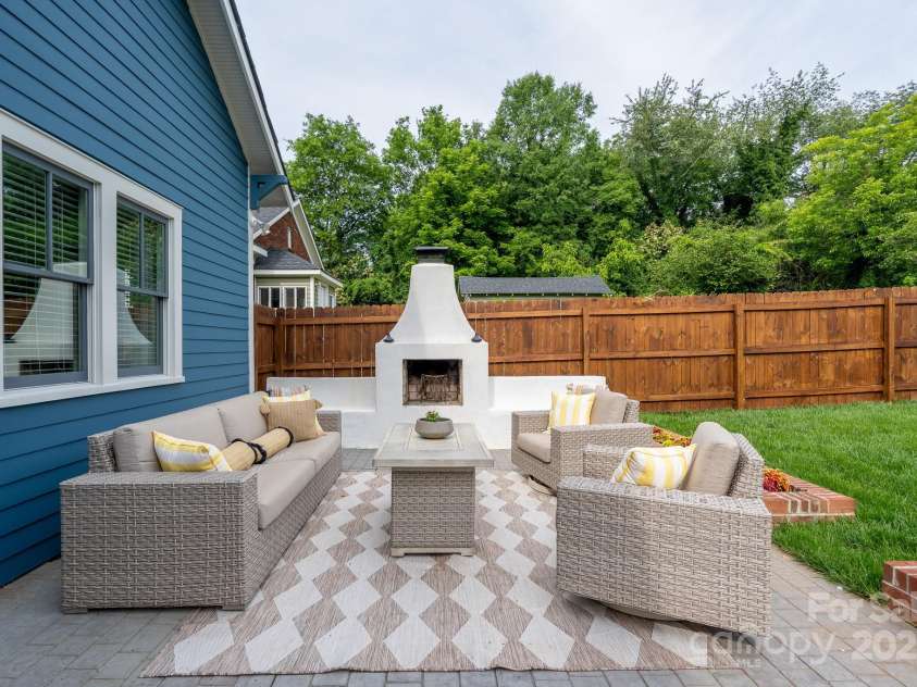 1008 Vanizer Street, Charlotte, NC 28208.  MLS# CAR4270465, YatesRealty ID 23081. 