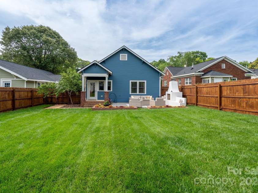 1008 Vanizer Street, Charlotte, NC 28208.  MLS# CAR4270465, YatesRealty ID 23081. 