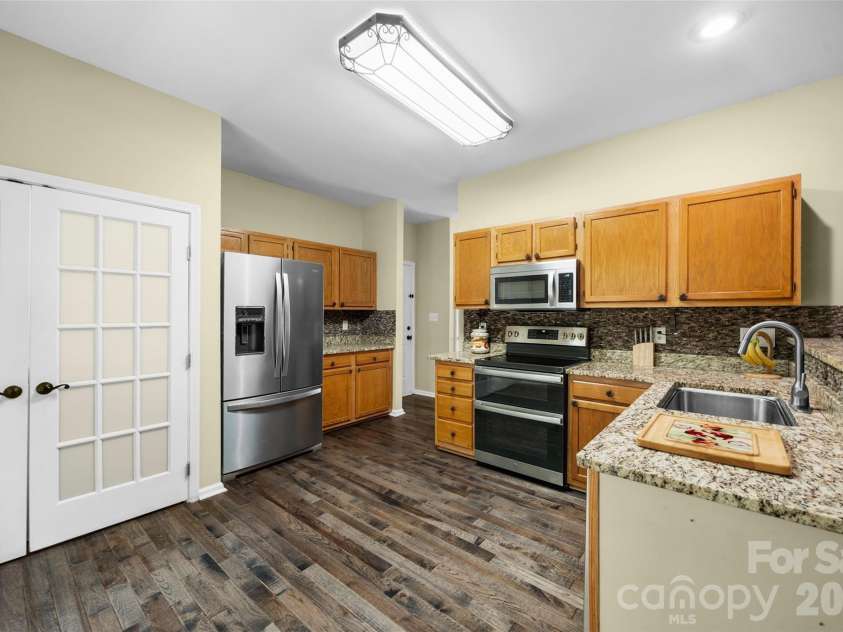 106 Shade Tree Circle, Fort Mill, SC 29715.  MLS# CAR4353903, YatesRealty ID 23082. 