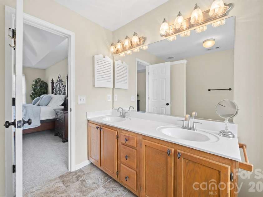 106 Shade Tree Circle, Fort Mill, SC 29715.  MLS# CAR4353903, YatesRealty ID 23082. 