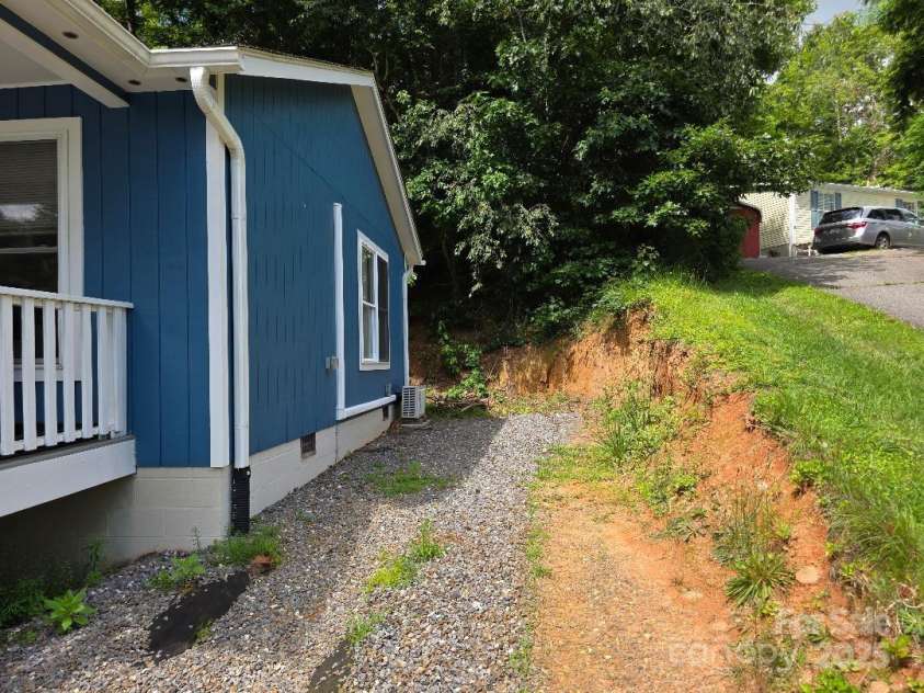 14 Yellow Brick Lane, Burnsville, NC 28714.  MLS# CAR4273450, YatesRealty ID 23082. Exterior view of the east end of the house with additional parking 