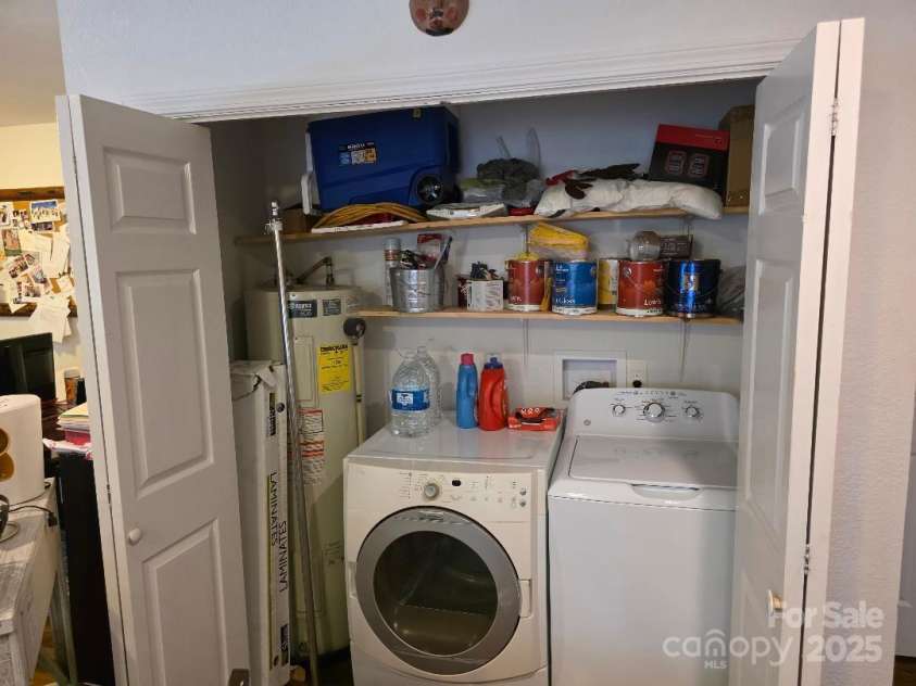 14 Yellow Brick Lane, Burnsville, NC 28714.  MLS# CAR4273450, YatesRealty ID 23082. Laundry off of kitchen/dining room