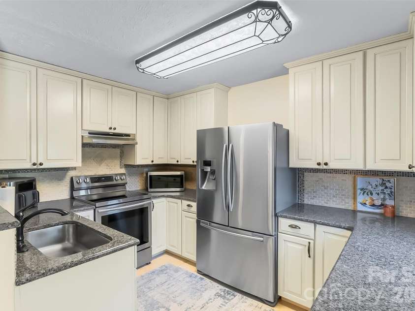 3104 Zion Church Road, Hickory, NC 28602.  MLS# CAR4376634, YatesRealty ID 23083. 