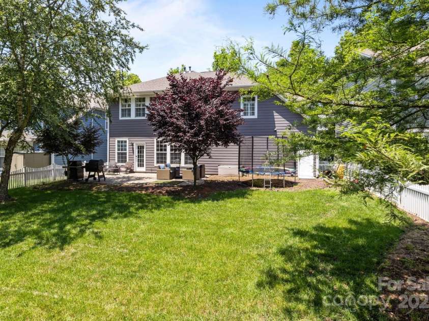 9412 Rosalyn Glen Road, Cornelius, NC 28031.  MLS# CAR4268548, YatesRealty ID 23086. A yard with room for your outdoor playtime and entertaining.