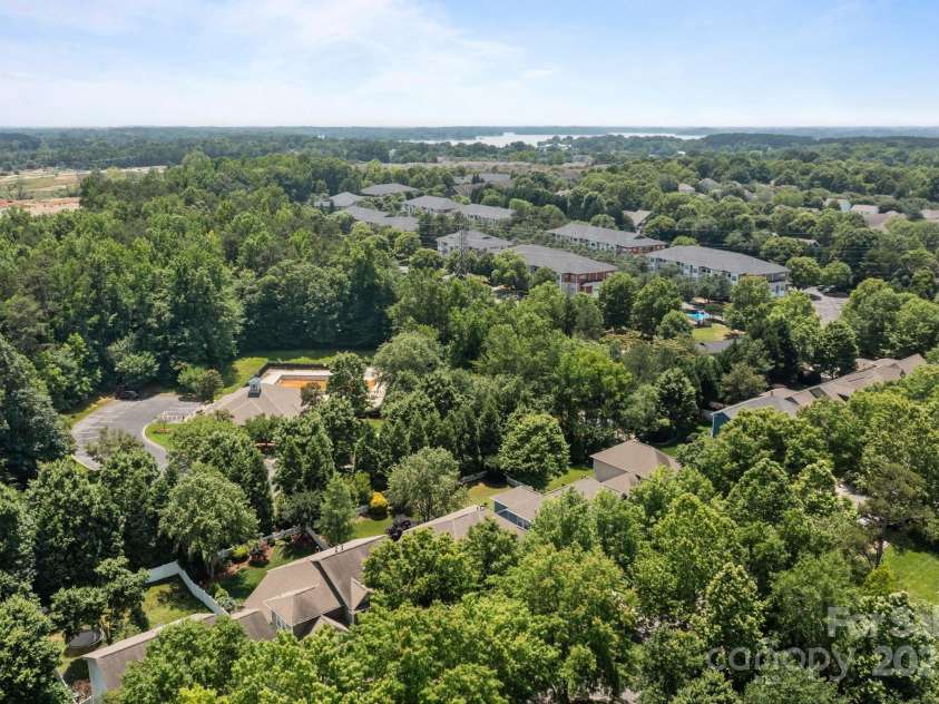 9412 Rosalyn Glen Road, Cornelius, NC 28031.  MLS# CAR4268548, YatesRealty ID 23086. Lake Norman