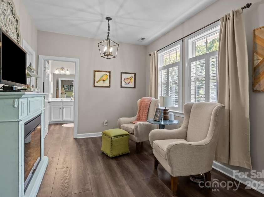 9412 Rosalyn Glen Road, Cornelius, NC 28031.  MLS# CAR4268548, YatesRealty ID 23086. The primary comes with a sitting area.