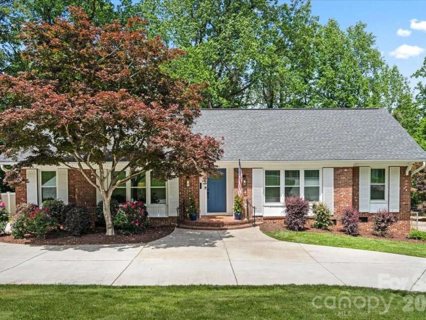 3741 Riverbend Road, Charlotte, NC 28210.  MLS# CAR4375377, YatesRealty ID 23088. 