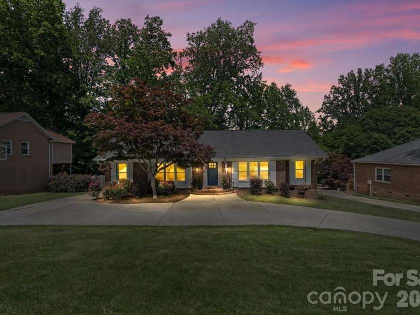 3741 Riverbend Road, Charlotte, NC 28210.  MLS# CAR4375377, YatesRealty ID 23088. 