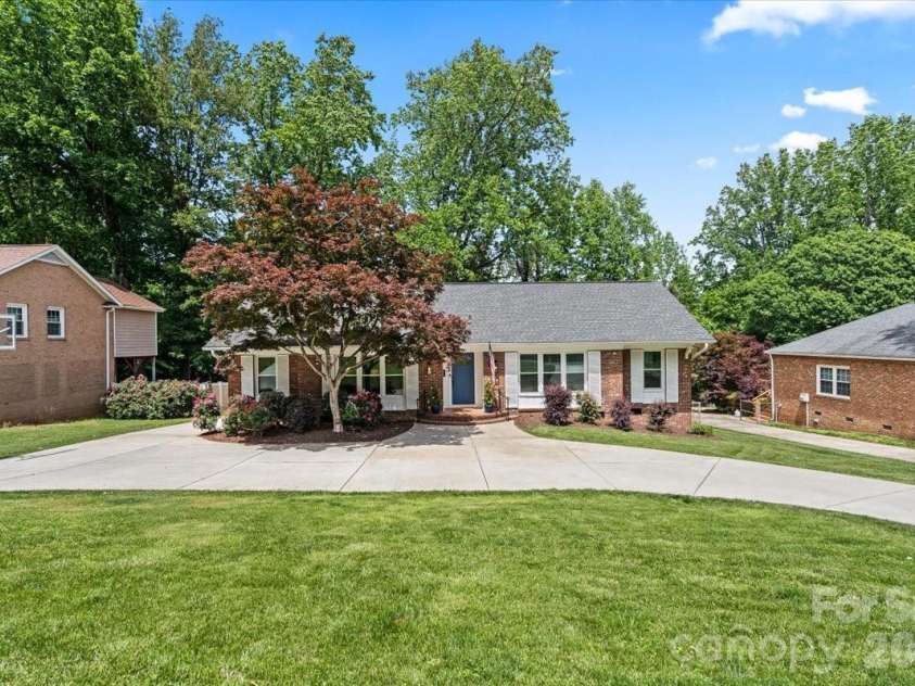 3741 Riverbend Road, Charlotte, NC 28210.  MLS# CAR4375377, YatesRealty ID 23088. 