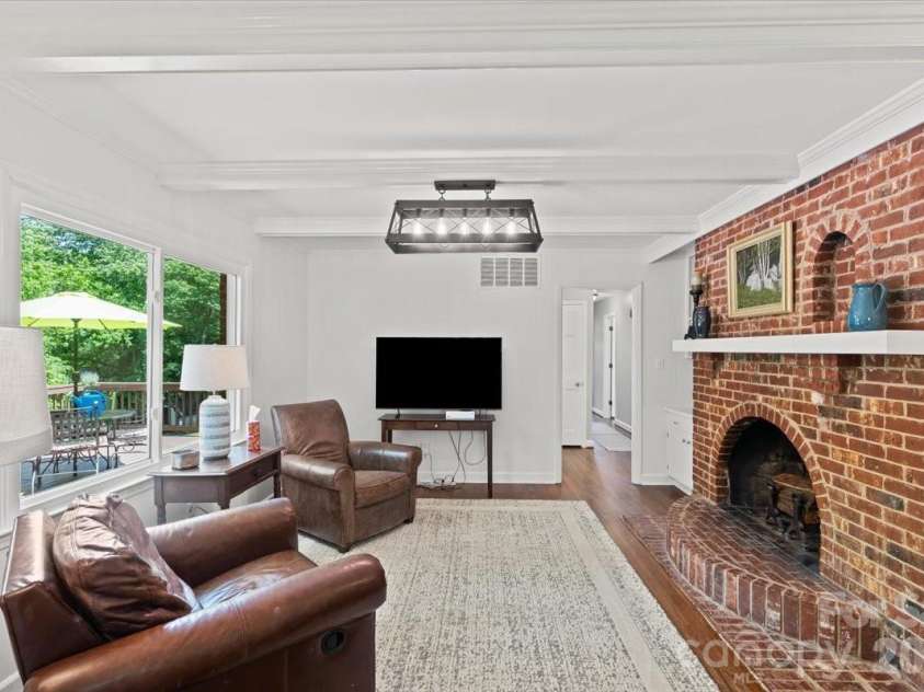 3741 Riverbend Road, Charlotte, NC 28210.  MLS# CAR4375377, YatesRealty ID 23088. 