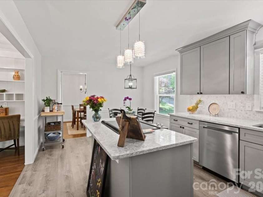 3741 Riverbend Road, Charlotte, NC 28210.  MLS# CAR4375377, YatesRealty ID 23088. 