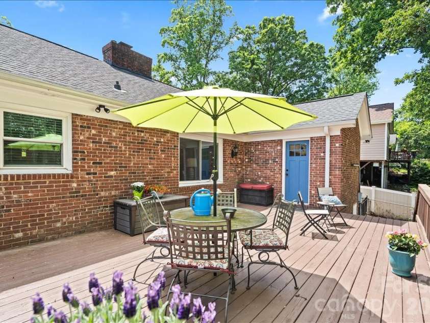 3741 Riverbend Road, Charlotte, NC 28210.  MLS# CAR4375377, YatesRealty ID 23088. 