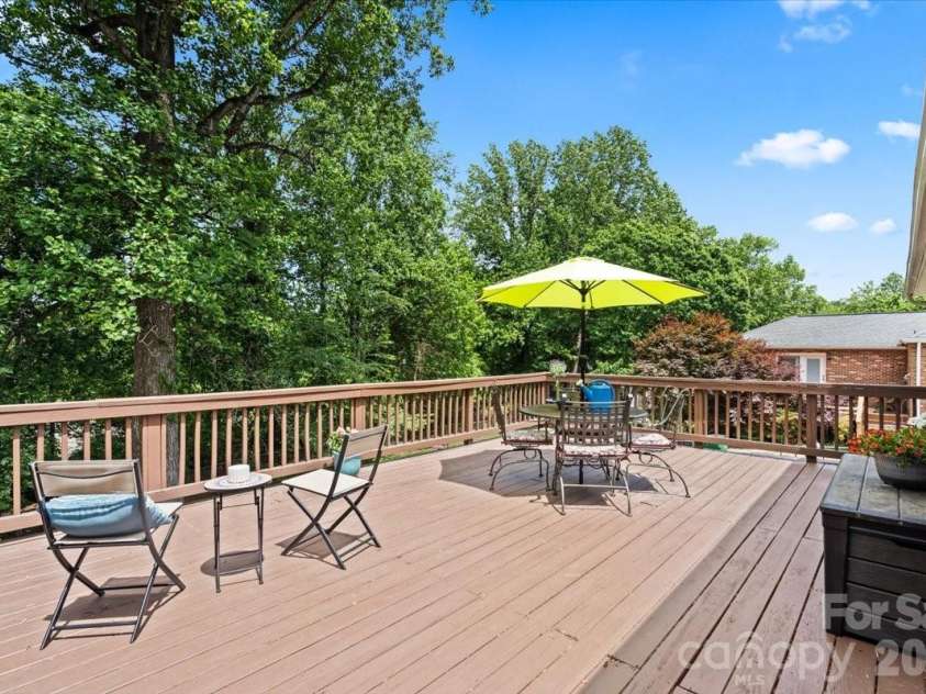 3741 Riverbend Road, Charlotte, NC 28210.  MLS# CAR4375377, YatesRealty ID 23088. 