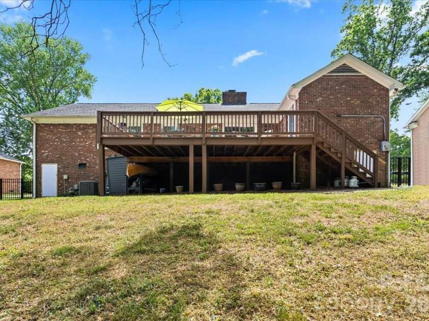 3741 Riverbend Road, Charlotte, NC 28210.  MLS# CAR4375377, YatesRealty ID 23088. 
