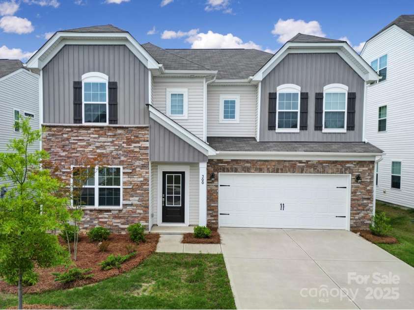 300 Kennerly Center Drive, Mooresville, NC 28115.  MLS# CAR4264019, YatesRealty ID 23089. 300 Kennerly Center Drive