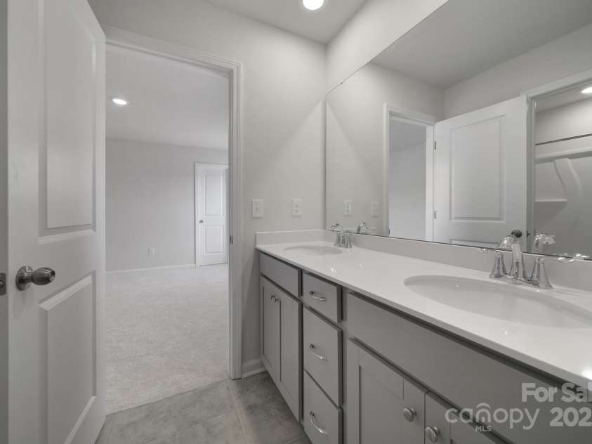 300 Kennerly Center Drive, Mooresville, NC 28115.  MLS# CAR4264019, YatesRealty ID 23089. Full Bathroom