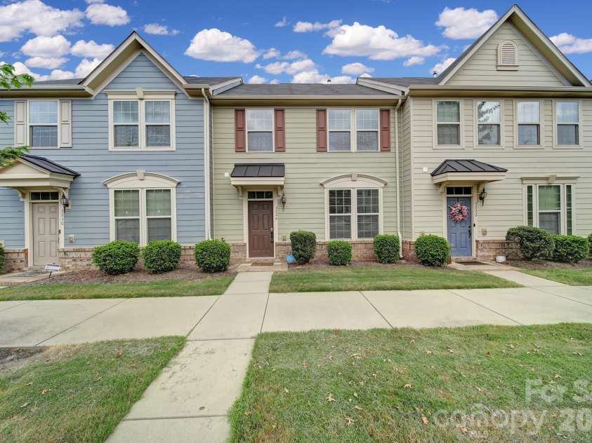 3226 Major Samuals Way, Charlotte, NC 28208.  MLS# CAR4293775, YatesRealty ID 2309. 