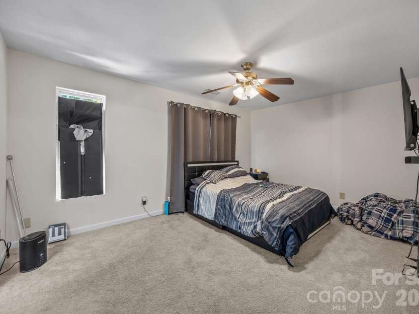2621 Stream Bank Drive, Charlotte, NC 28269.  MLS# CAR4370879, YatesRealty ID 23090. 