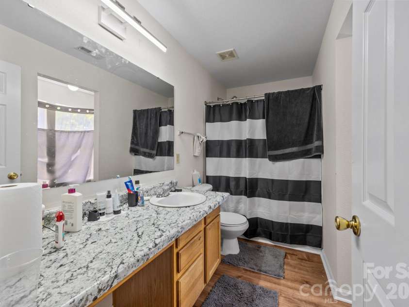 2621 Stream Bank Drive, Charlotte, NC 28269.  MLS# CAR4370879, YatesRealty ID 23090. 