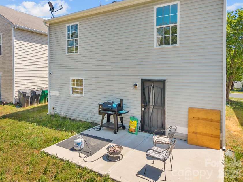 2621 Stream Bank Drive, Charlotte, NC 28269.  MLS# CAR4370879, YatesRealty ID 23090. 