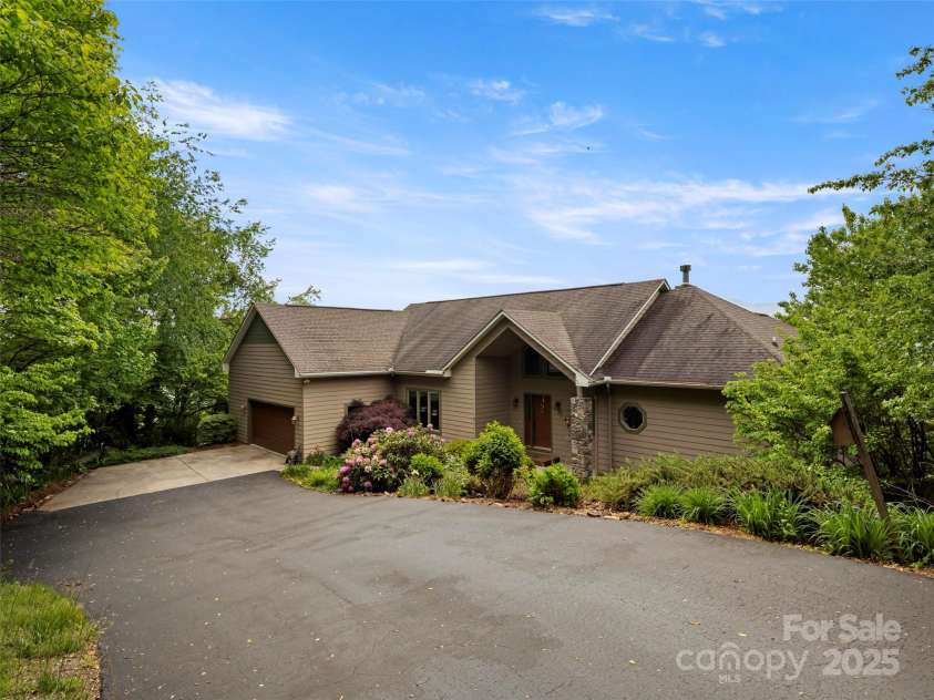 29 Egret Court, Waynesville, NC 28786.  MLS# CAR4258758, YatesRealty ID 23090. 