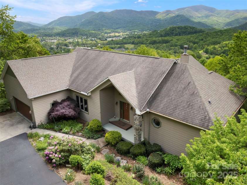 29 Egret Court, Waynesville, NC 28786.  MLS# CAR4258758, YatesRealty ID 23090. 