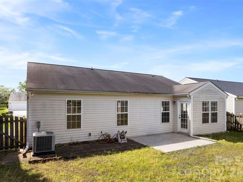10215 Orchard Grass Court, Charlotte, NC 28278.  MLS# CAR4367883, YatesRealty ID 23091. 