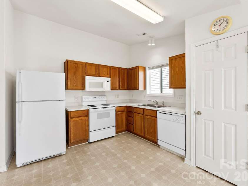 10215 Orchard Grass Court, Charlotte, NC 28278.  MLS# CAR4367883, YatesRealty ID 23091. Fridge does not convey