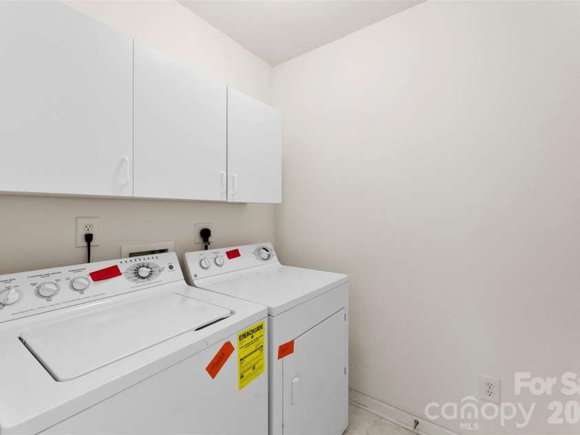 10215 Orchard Grass Court, Charlotte, NC 28278.  MLS# CAR4367883, YatesRealty ID 23091. W/D do not convey