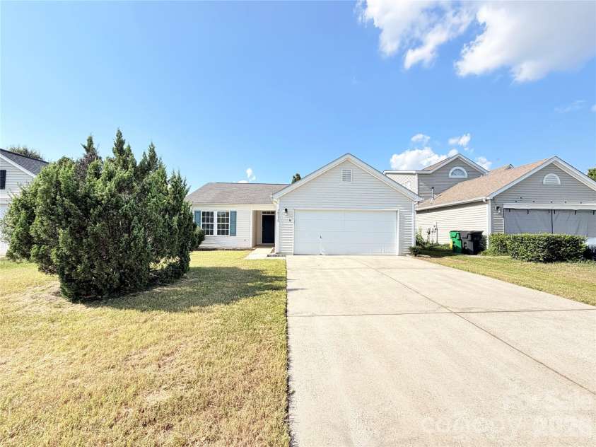 10215 Orchard Grass Court, Charlotte, NC 28278.  MLS# CAR4424054, YatesRealty ID 23091. 