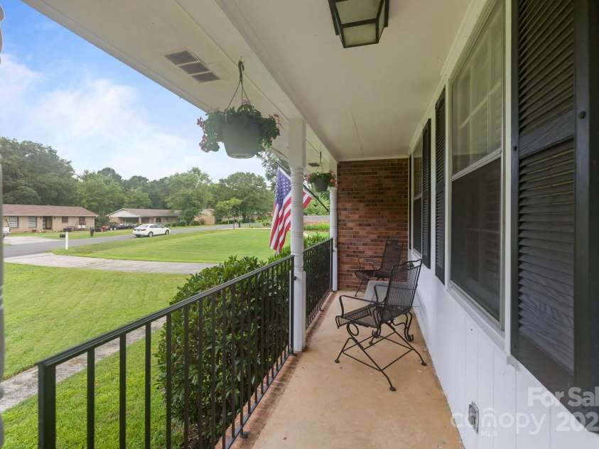 115 Fox Run Drive, Fort Mill, SC 29715.  MLS# CAR4273531, YatesRealty ID 23091. 