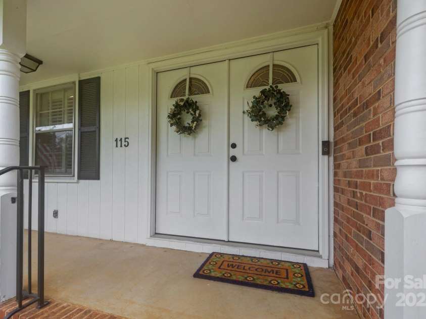 115 Fox Run Drive, Fort Mill, SC 29715.  MLS# CAR4273531, YatesRealty ID 23091. 
