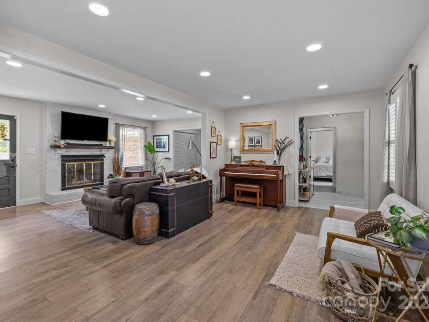 115 Fox Run Drive, Fort Mill, SC 29715.  MLS# CAR4273531, YatesRealty ID 23091. 