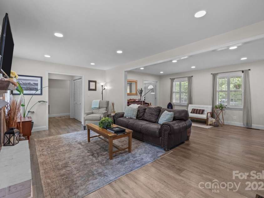 115 Fox Run Drive, Fort Mill, SC 29715.  MLS# CAR4273531, YatesRealty ID 23091. 