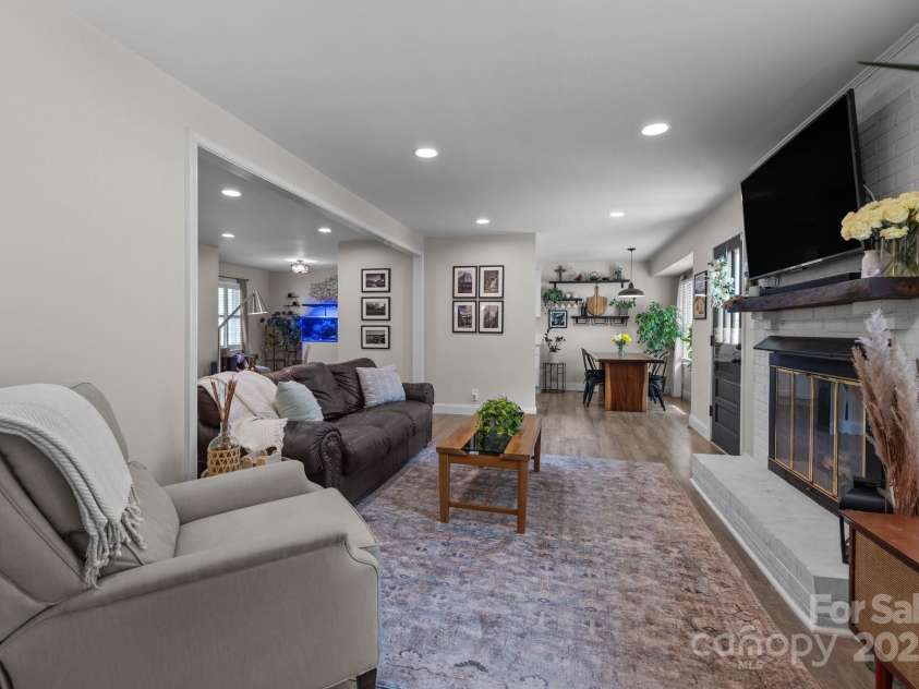 115 Fox Run Drive, Fort Mill, SC 29715.  MLS# CAR4273531, YatesRealty ID 23091. 