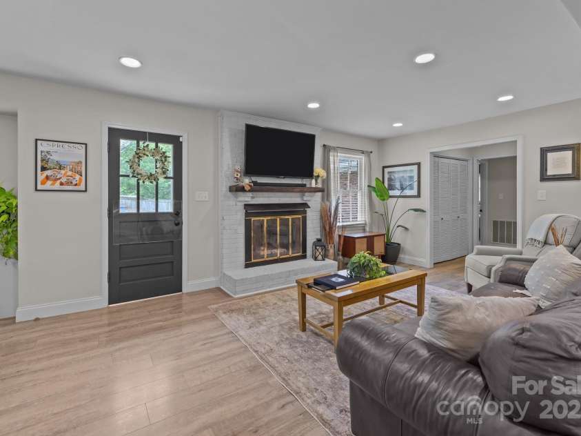 115 Fox Run Drive, Fort Mill, SC 29715.  MLS# CAR4273531, YatesRealty ID 23091. 