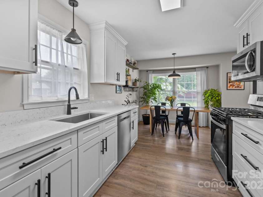 115 Fox Run Drive, Fort Mill, SC 29715.  MLS# CAR4273531, YatesRealty ID 23091. 