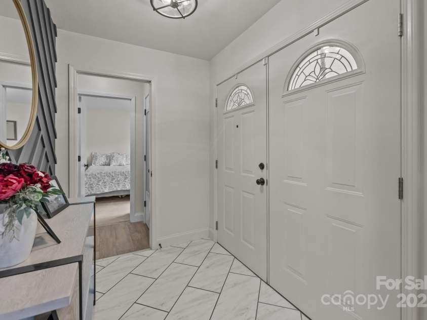 115 Fox Run Drive, Fort Mill, SC 29715.  MLS# CAR4273531, YatesRealty ID 23091. 