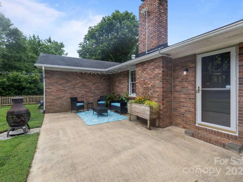 115 Fox Run Drive, Fort Mill, SC 29715.  MLS# CAR4273531, YatesRealty ID 23091. 