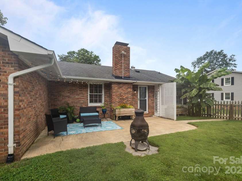 115 Fox Run Drive, Fort Mill, SC 29715.  MLS# CAR4273531, YatesRealty ID 23091. 